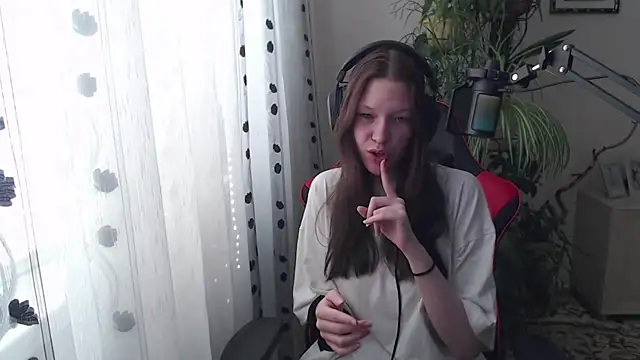 PunyKnee online show from April 2026 10:04:02 AM