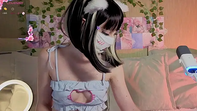 LunaNyanmi online show from April 2026 10:25:01 AM