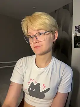 Snapshot of LunaDori chatting on July 2026 12:46:01 AM LunaDori online show from July 2026 12:46:01 AM