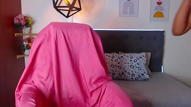 jessika pearl online show from April 2026 01:28:02 PM