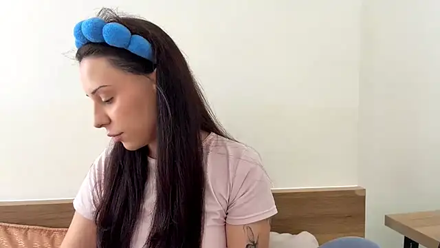 VinitaAskia online show from April 2026 05:30:01 AM