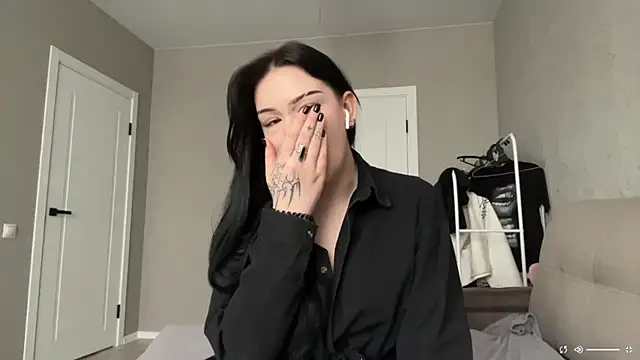 Mia Asterr online show from April 2026 09:08:01 AM