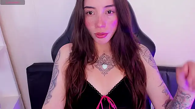 Cata Jonees online show from April 2026 07:15:02 PM