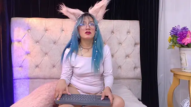 Zafiro Kitsune online show from June 2026 04:26:02 AM