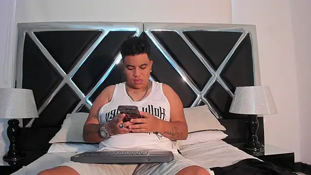 ZeusSmithh online show from April 2026 12:41:01 PM