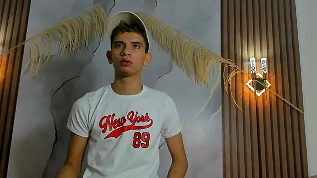 Ethanhot os online show from April 2026 06:09:01 PM