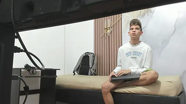 Ethanhot os online show from May 2026 07:55:02 PM