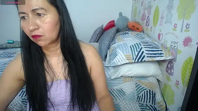Snapshot of Tyna_b chatting on June 2026 03:03:02 PM Tyna b online show from June 2026 03:03:02 PM