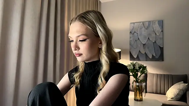 EvelineMolima online show from April 2026 05:07:02 PM