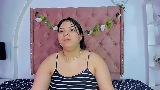 Snapshot of ROSELEI_ chatting on June 2026 12:19:01 PM ROSELEI online show from June 2026 12:19:01 PM