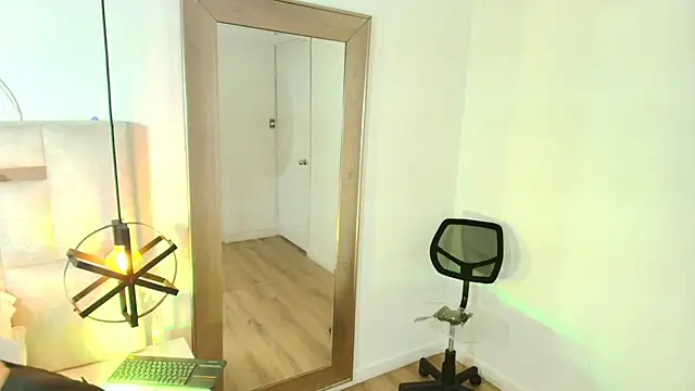 Emy-Ferrer online show from April 2026 03:33:02 AM