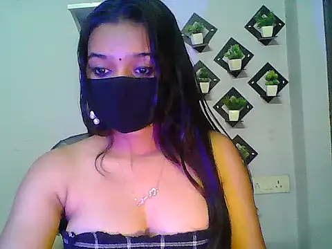 Snapshot of Saxy_Mony002 chatting on July 2026 04:39:33 PM Saxy Mony002 online show from July 2026 04:39:33 PM