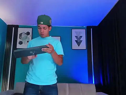 davisito 26 online show from April 2026 07:18:01 PM