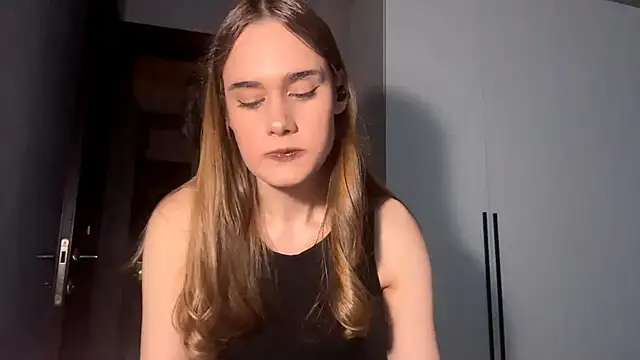 SharellFraleigh online show from April 2026 12:21:01 PM