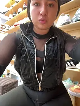 mariana-0306 online show from April 2026 06:32:02 PM