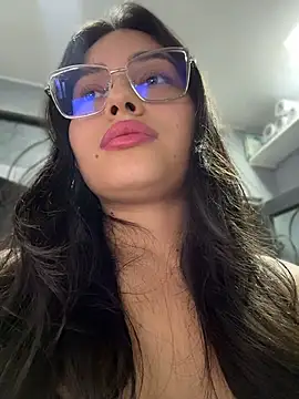 Snapshot of VioletRousee chatting on June 2026 08:22:02 PM VioletRousee online show from June 2026 08:22:02 PM