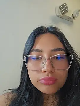 Snapshot of VioletRousee chatting on June 2026 04:15:01 PM VioletRousee online show from June 2026 04:15:01 PM