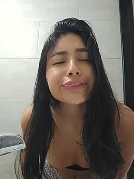 Snapshot of VioletRousee chatting on June 2026 06:28:01 PM VioletRousee online show from June 2026 06:28:01 PM