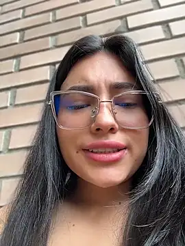 Snapshot of VioletRousee chatting on June 2026 03:22:01 PM VioletRousee online show from June 2026 03:22:01 PM