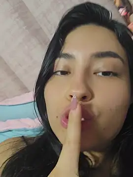 Snapshot of VioletRousee chatting on July 2026 12:06:01 AM VioletRousee online show from July 2026 12:06:01 AM