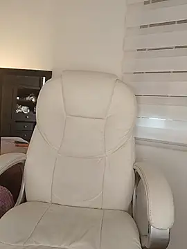 mollysweetx online show from April 2026 09:39:33 PM