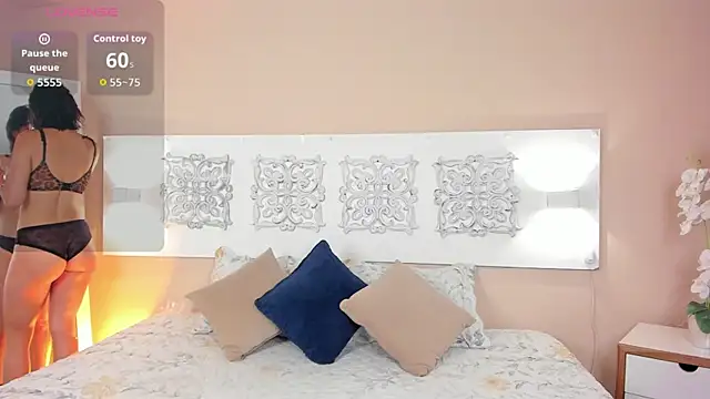 freyaa  1 online show from April 2026 01:27:02 PM