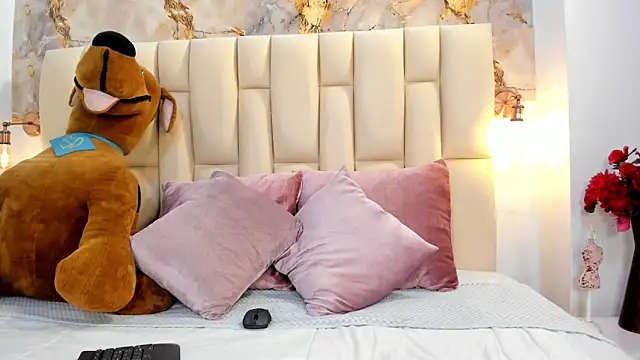 paula amira online show from April 2026 12:37:01 PM