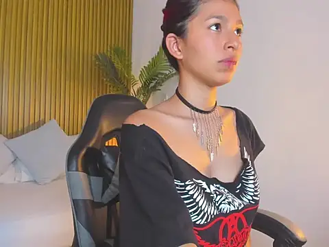 rosalita4  online show from April 2026 07:06:01 PM