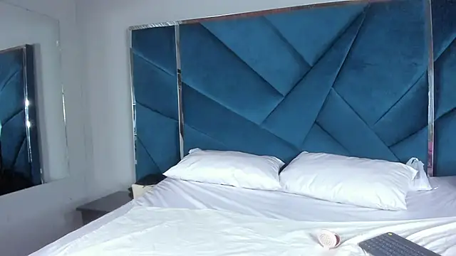 Samantha Walton online show from April 2026 04:27:01 AM