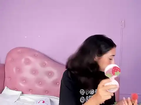 Samantha Walton online show from April 2026 08:00:02 PM