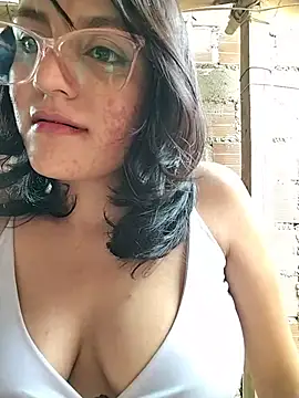 Snapshot of sienna_elara chatting on June 2026 02:33:01 PM sienna elara online show from June 2026 02:33:01 PM