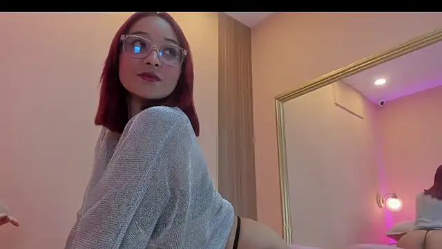 MiaFoxxx5 online show from April 2026 07:07:01 PM