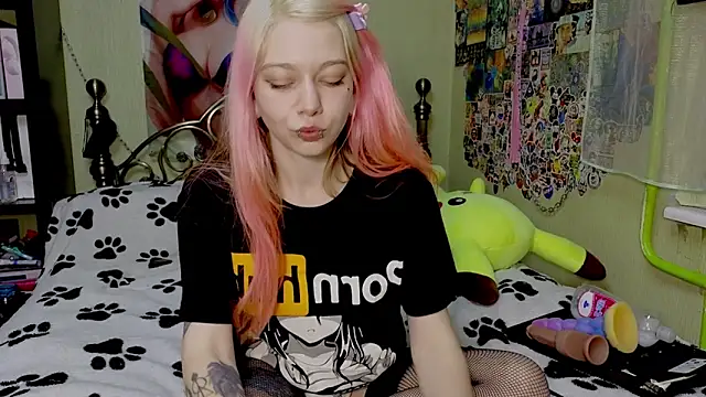 Snapshot of Sansarella chatting on March 2025 05:15:02 PM Sansarella online show from March 2025 05:15:02 PM