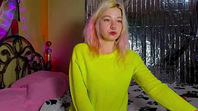 Snapshot of Sansarella chatting on September 2025 04:00:02 PM Sansarella online show from September 2025 04:00:02 PM