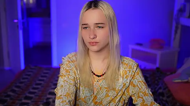 LilElfies online show from April 2026 01:01:02 AM