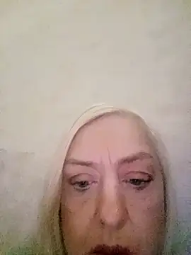 Julia20X online show from April 2026 07:07:02 PM