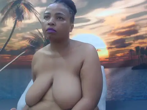 Snapshot of GoldenLuxeLady chatting on May 2026 04:32:02 AM GoldenLuxeLady online show from May 2026 04:32:02 AM