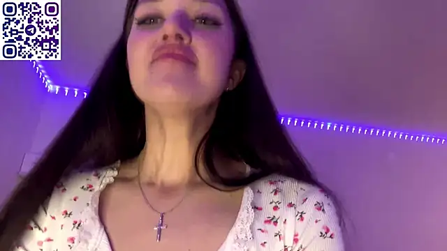 SophieLaine online show from May 2026 06:24:01 PM
