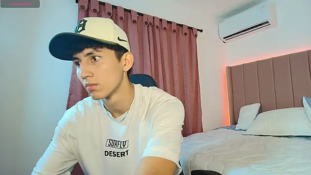 Valentino Rey online show from April 2026 12:08:02 PM