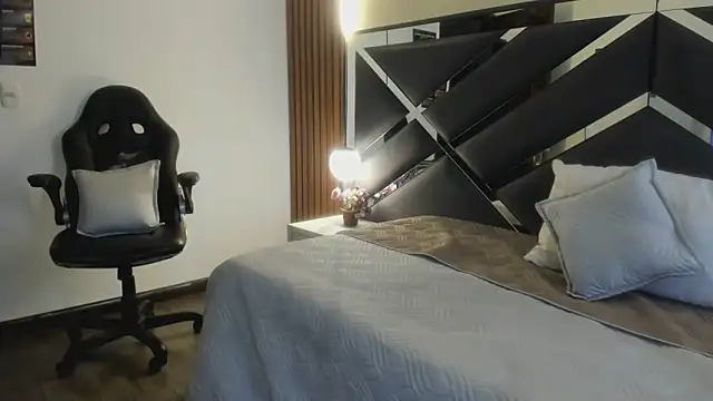 Kittie Vixen online show from April 2026 07:17:02 PM