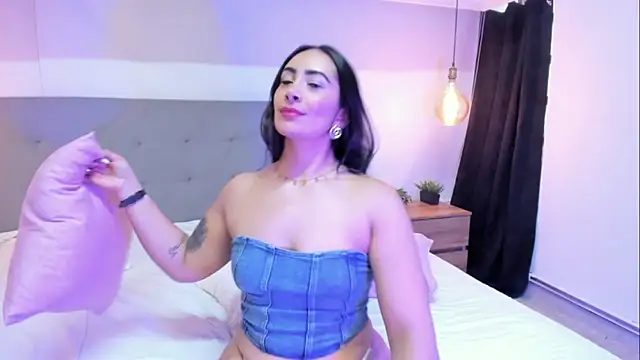 AmaraValenti online show from April 2026 10:56:02 PM