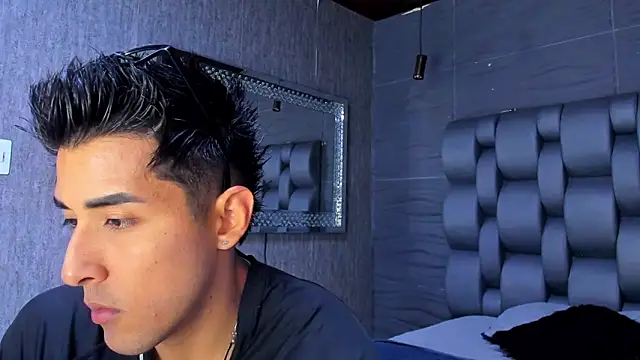 alangreek1 online show from April 2026 11:44:01 PM