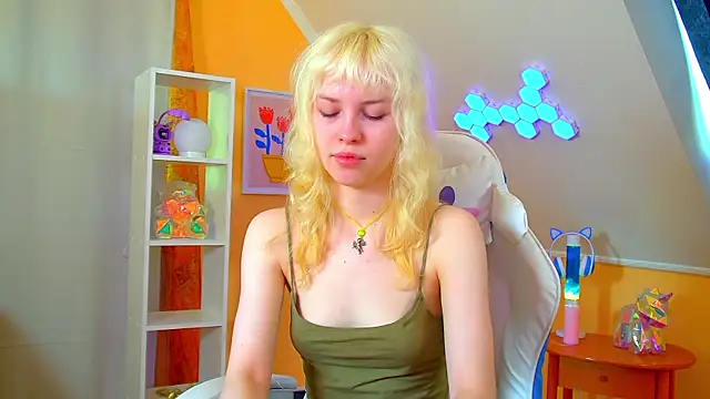 HannahHollis online show from June 2026 06:16:01 AM