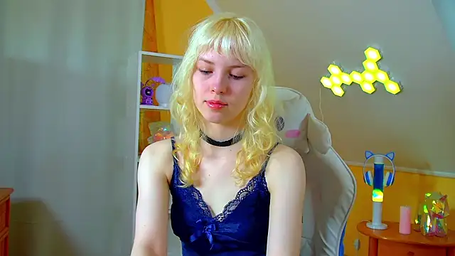 HannahHollis online show from June 2026 06:23:02 AM
