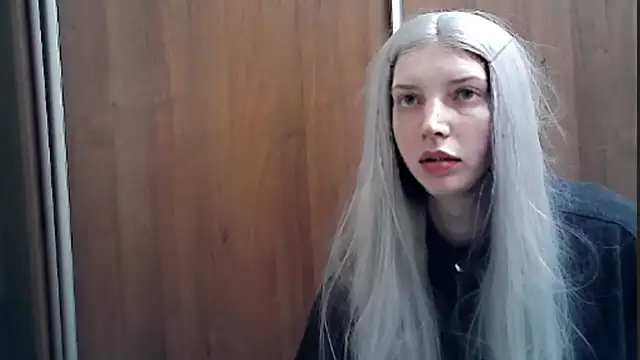 Crimson Lady online show from May 2026 09:11:01 PM