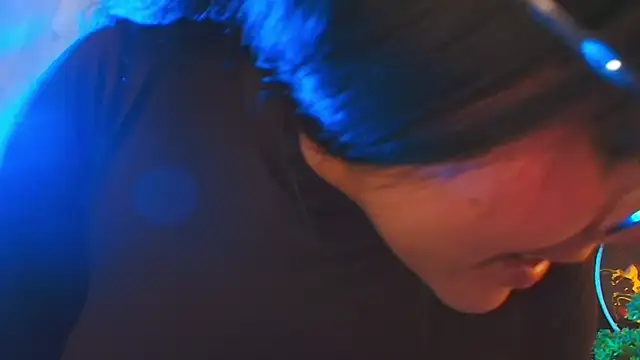 ambar  devon online show from April 2026 07:38:02 PM