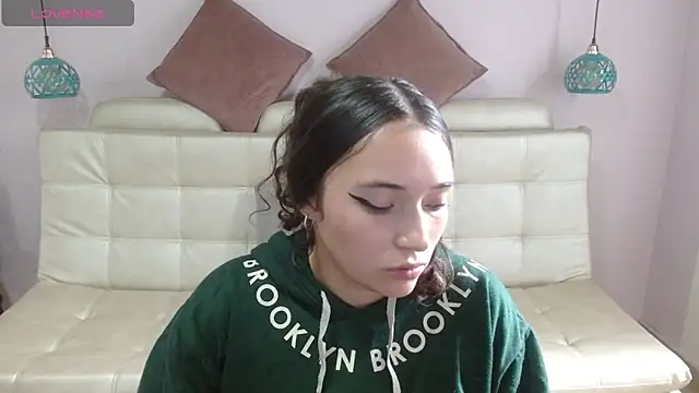 Marianne Cam online show from April 2026 04:21:01 PM