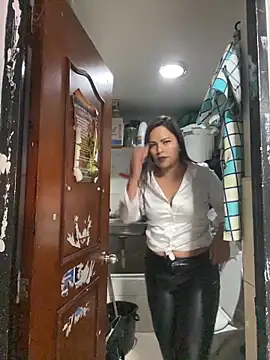MIA ROSSEEE online show from June 2026 02:41:02 PM