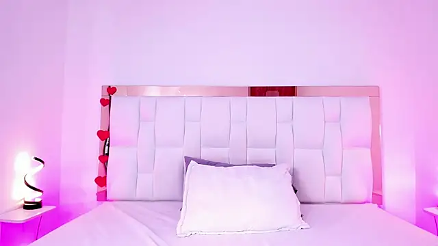 Madeline curvy online show from April 2026 07:07:01 PM