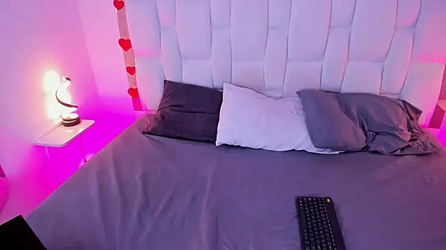 Madeline curvy online show from April 2026 07:07:02 PM